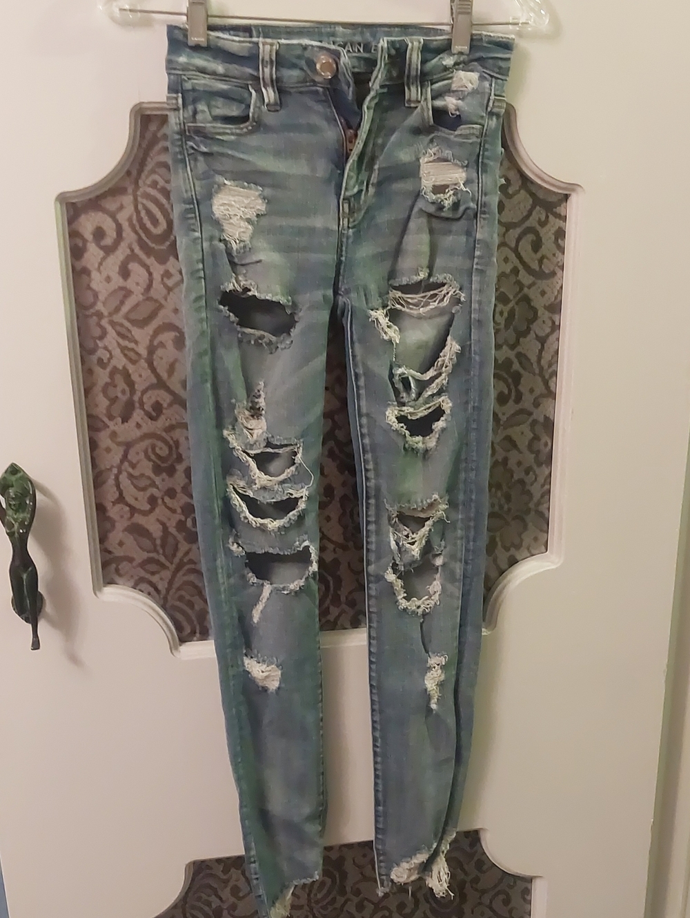 American Eagle Outfitters Distressed Skinny Jeans in Light Blue Wash (1)